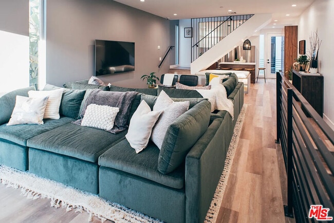 Building Photo - 803 N Harvard Blvd