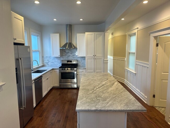 Building Photo - 817-821 Oak Street (7057r)