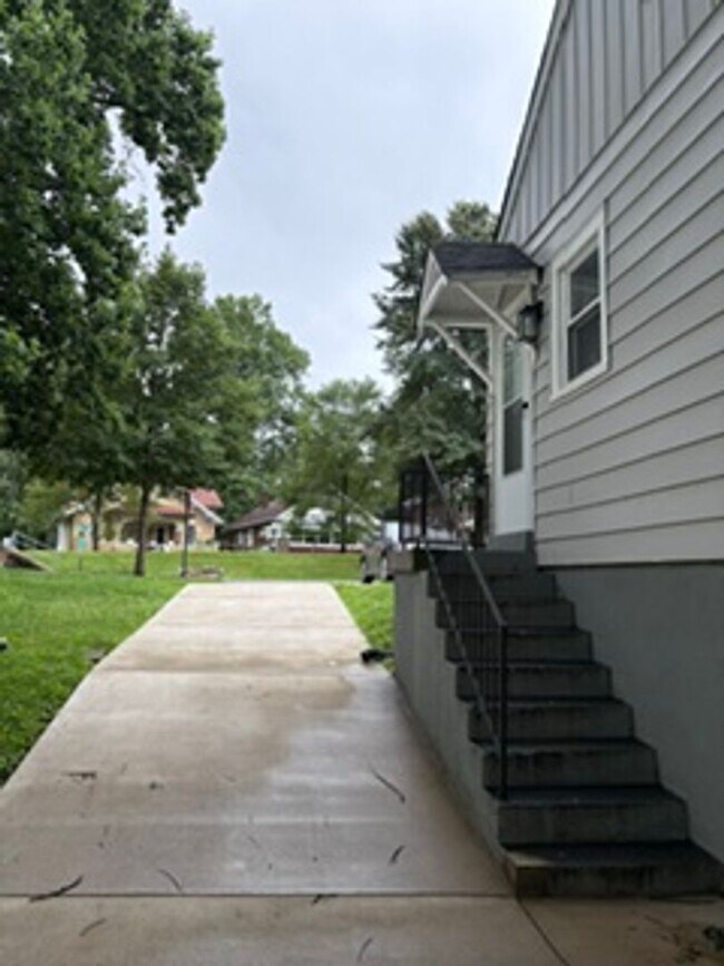 Building Photo - 300 Northwestern Pkwy