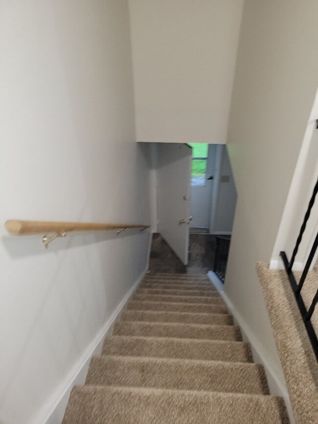 Building Photo - 618-18.5 Sunflower Dr