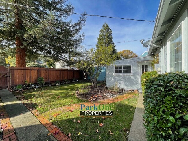 Building Photo - Ward St LO