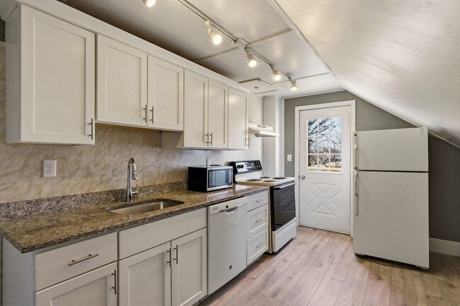 Building Photo - 514 Middle Street