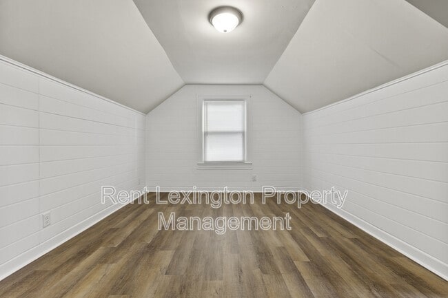 Building Photo - 864 Meadow Ln
