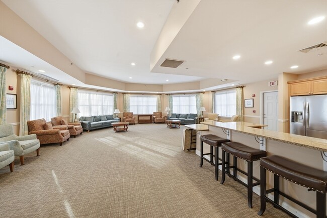 Building Photo - 295 Salem St