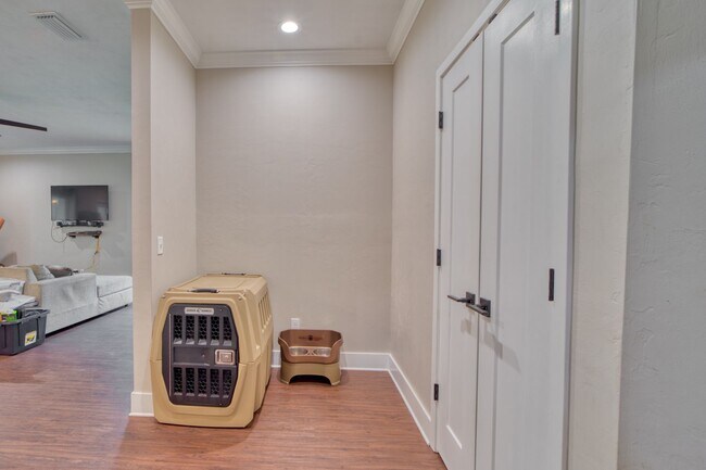 Building Photo - Elegant Modern Farmhouse in High Springs