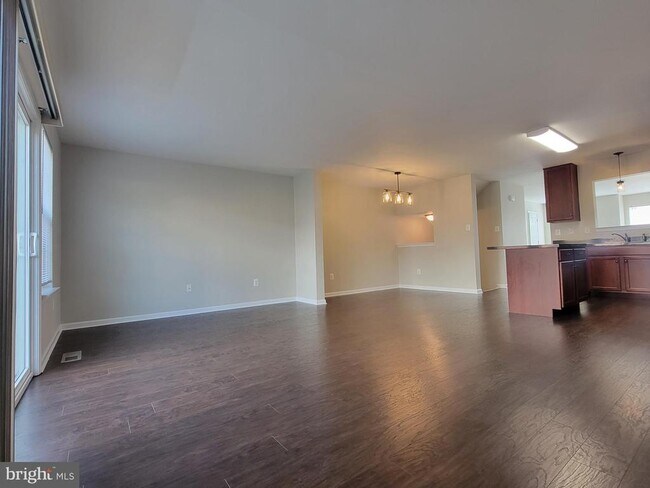 Building Photo - 216 Monticello Square