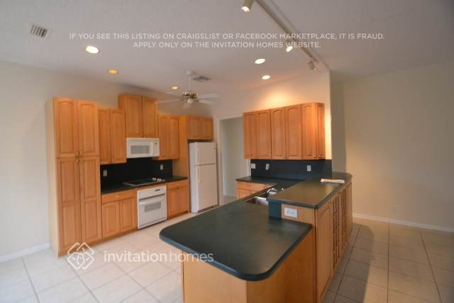 Building Photo - 2015 Portland Ave