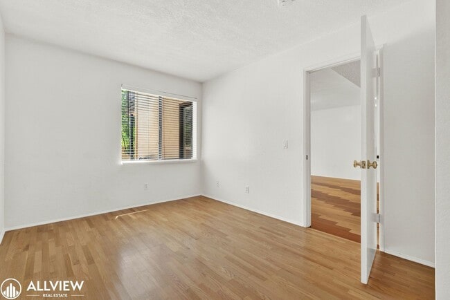 Building Photo - *MOVE-IN SPECIAL $100 OFF FIRST MONTH'S RE...