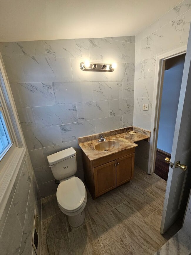 Building Photo - Updated Brick Ranch