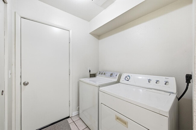 Building Photo - 1814 W Village Way