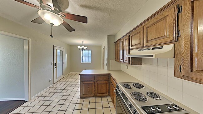 Building Photo - 1616 Shadybrook Ln