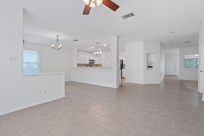 Building Photo - Immaculate 3 Bedroom, 2 Bath Home on Corner Lot in Cedar Park