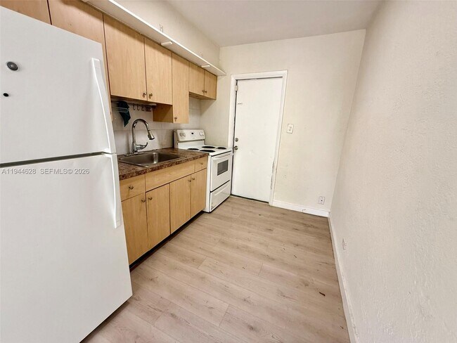 Building Photo - 715 SW 10th St