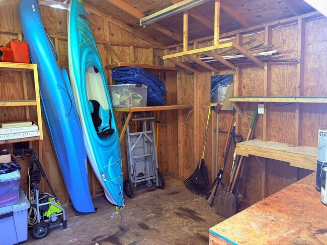 Building Photo - Cozy 4BR One Level Home with Extra Storage and Covered Deck in Knoxville