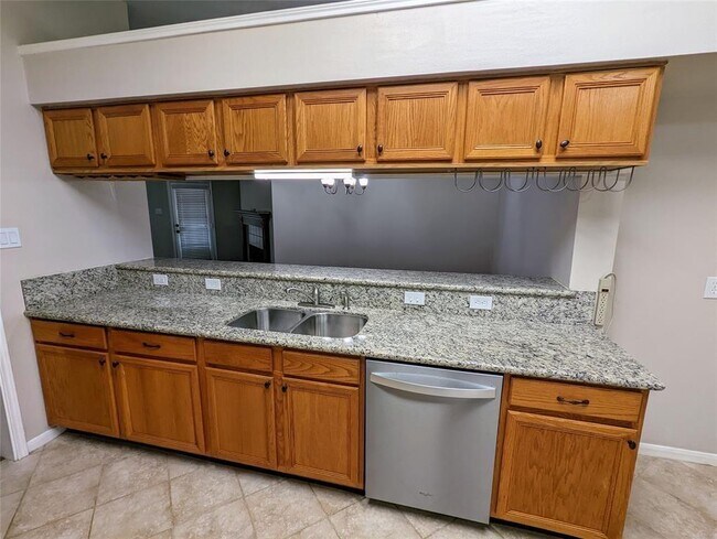 Building Photo - 3821 Pin Oak Dr N