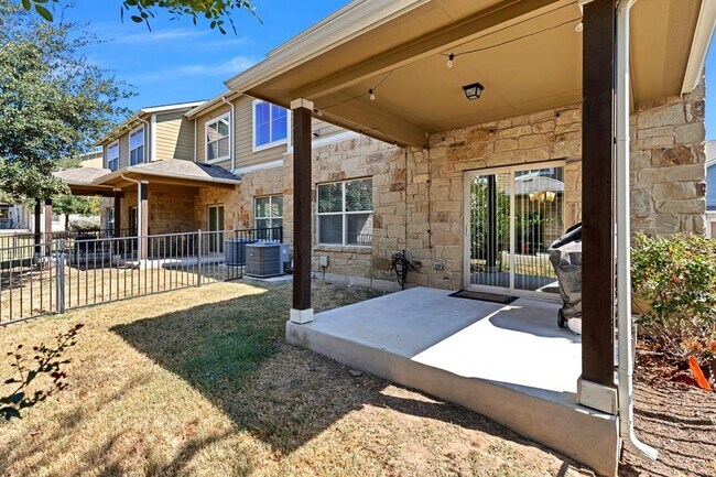Building Photo - 516 E Slaughter Ln