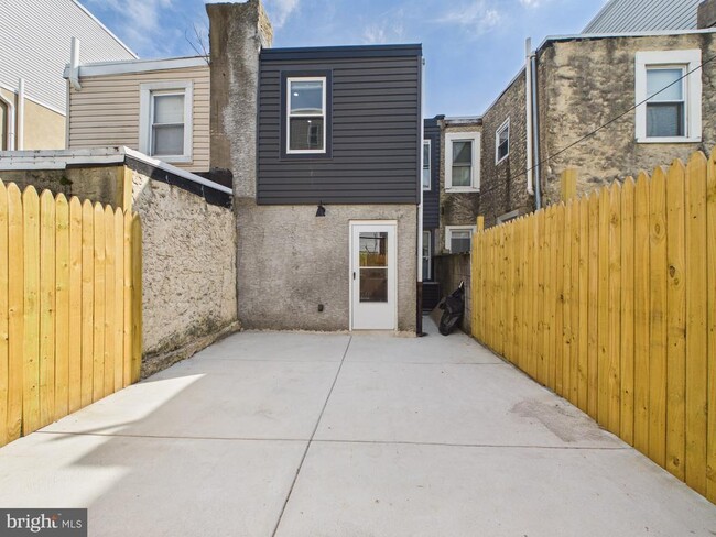 Building Photo - 2229 Oakford St