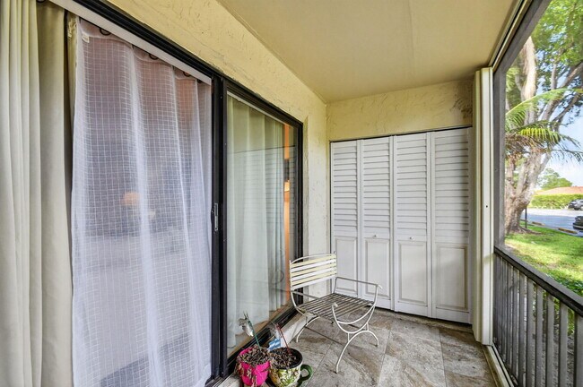 Building Photo - 9810 Pineapple Tree Dr