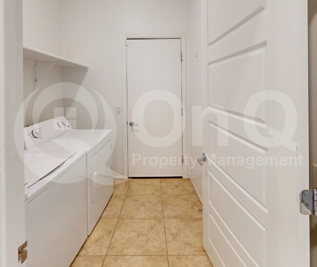 Building Photo - 6301 S Crescent Peak Dr