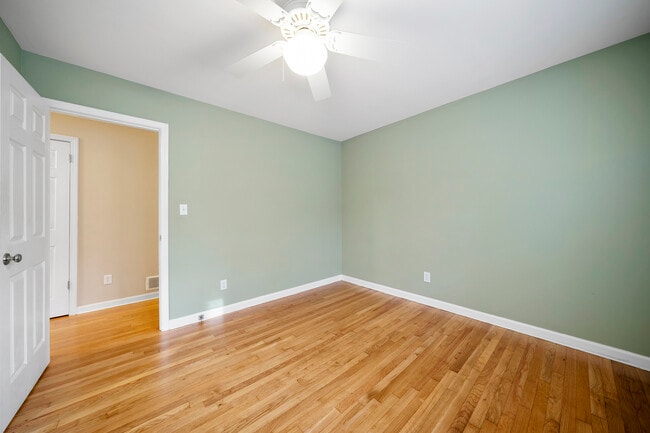 Building Photo - 253 Valley Ridge Dr