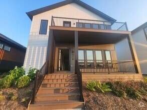 Building Photo - 4216 E Cypress Pl