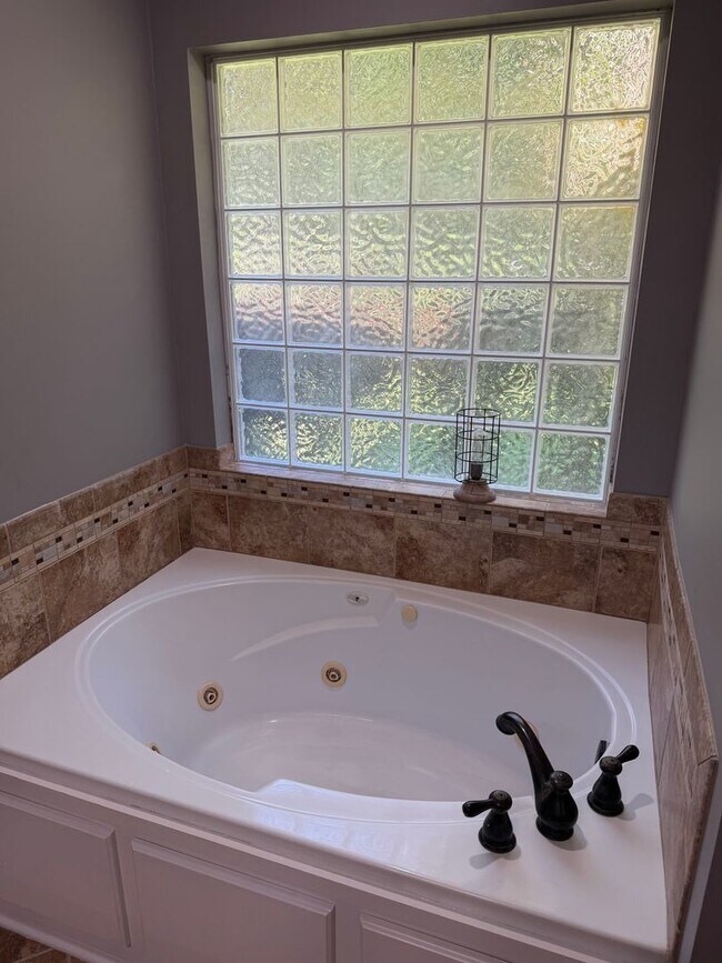 Building Photo - 212 Autumn Ridge Ct