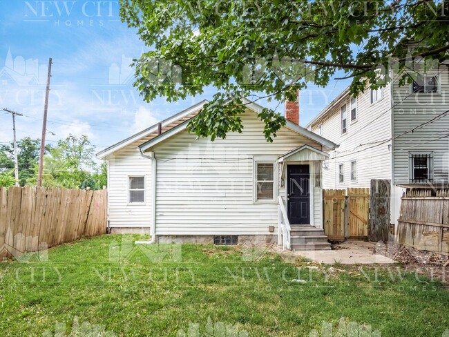 Building Photo - APPLY NOW! Ranch Home Near West Side