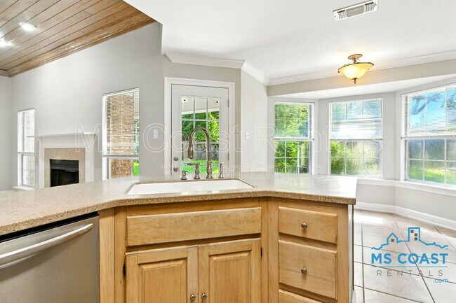 Building Photo - 11360 Creek Dr