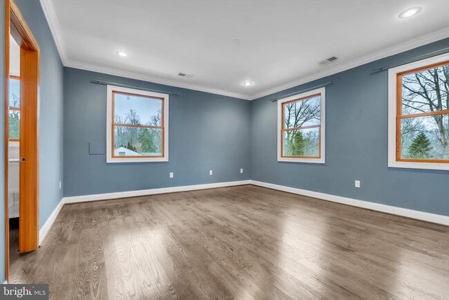 Building Photo - 6415 Bradley Blvd