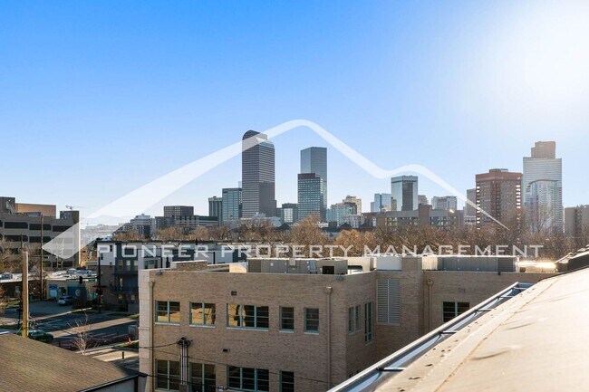 Building Photo - Fantastic Townhome with A Roof Top Patio, Attached Garage, and Central AC!