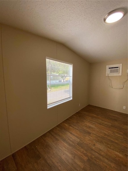 Building Photo - 37412 Carringer Rd