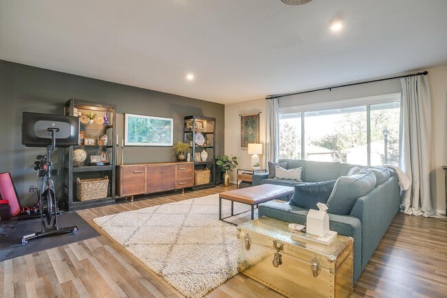 Building Photo - Beautiful Home on Corner Lot in South Hill...