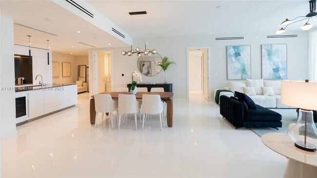 Building Photo - 300 Biscayne Blvd Way