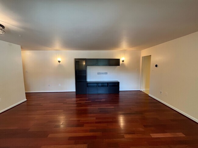 Building Photo - 3240 S 28th St