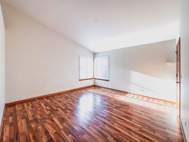 Building Photo - 1320 Darnell Dr