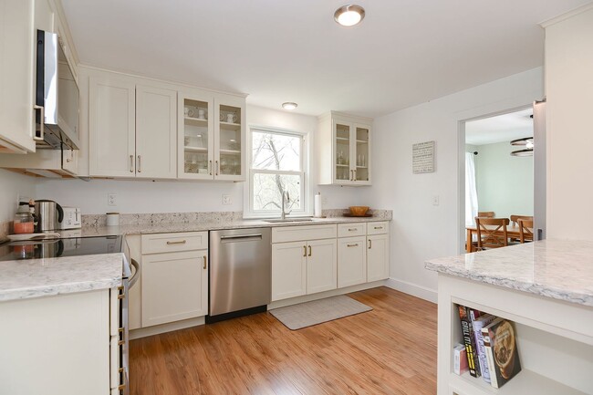 Building Photo - Winter Rental: Just for the Halibut