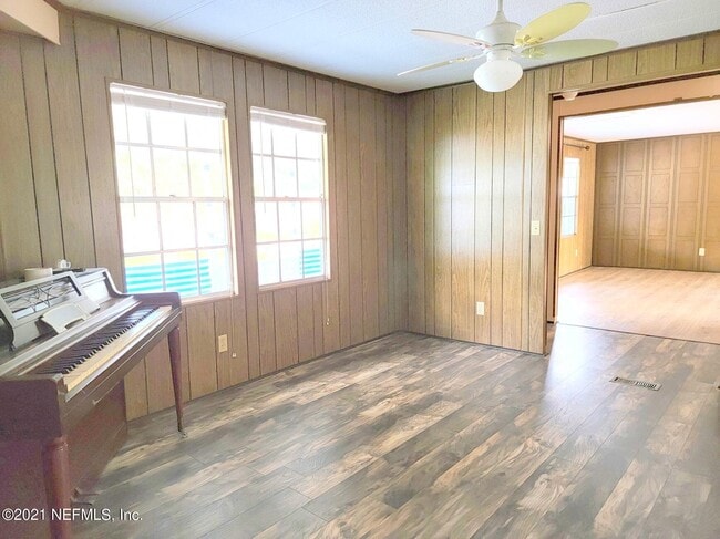 Building Photo - 7631 Timberwood Dr