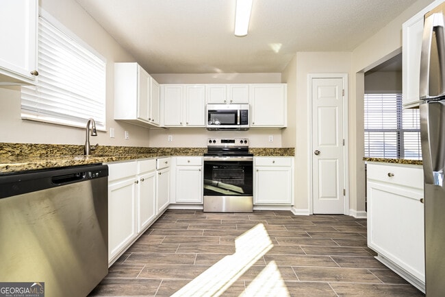 Building Photo - 6600 Browns Mill Ferry Dr