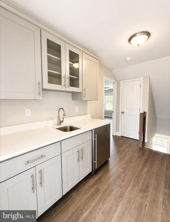 Building Photo - 903B Spring Mill Ave