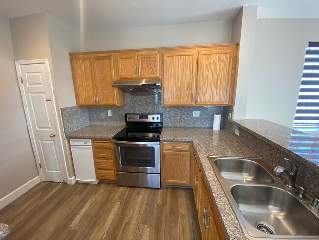 Building Photo - 250 Santa Fe Terrace