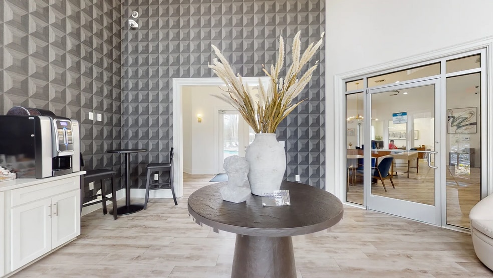 Building Photo - 9015 Kings Grant Dr