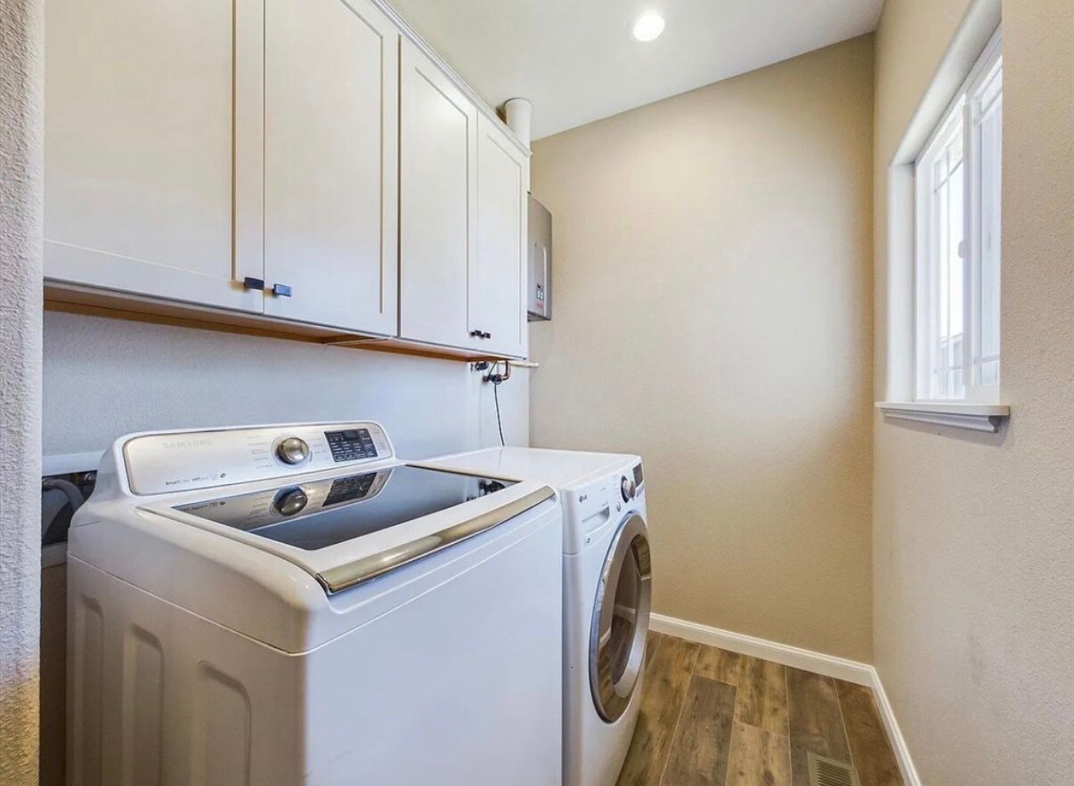 Building Photo - 20 Blue Spruce Dr