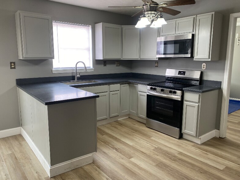 Building Photo - 143 Wiltshire Ave