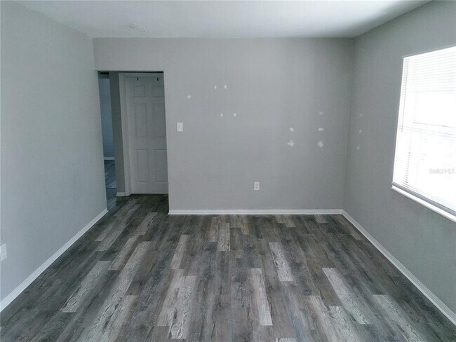 Building Photo - 6041 43rd Ave N