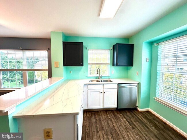 Building Photo - 164 Kendrick Pl