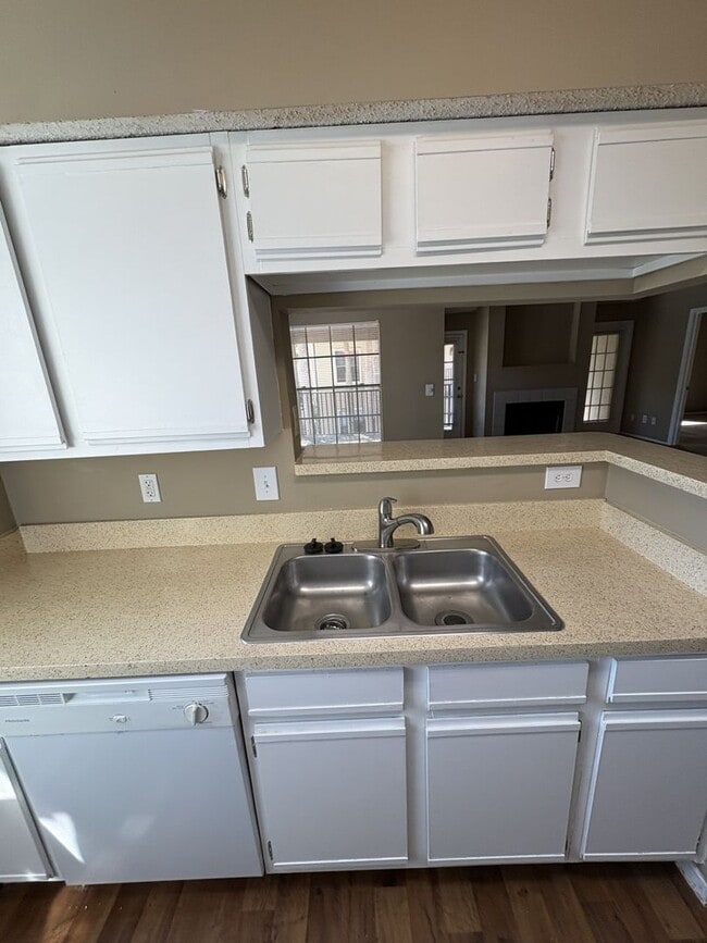 Building Photo - WRAP AROUND PATIO  - LARGE TWO BEDROOM READY NOW!!  $1400 MONTHLY RENT includes water