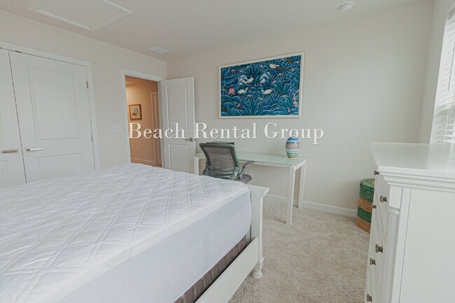 Building Photo - Furnished Townhouse in Gated Community