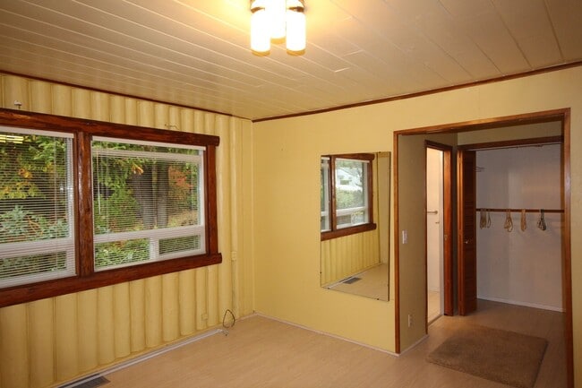 Building Photo - Browns Point Home With Amazing Views!