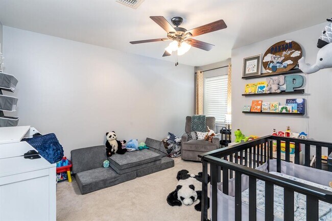 Building Photo - 9127 Highcrest Dr