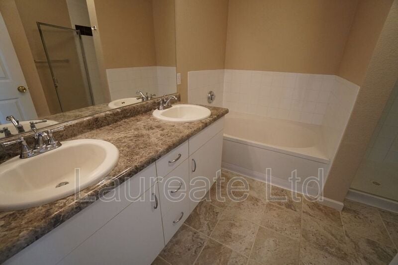 Building Photo - 6510 Silver Mesa Dr